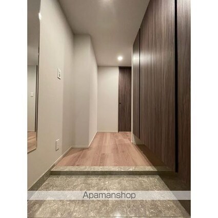 コンフォリア・リヴ東中野[2LDK/53.28m2]の玄関