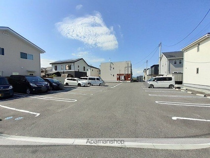 クァルトゥムＦＫ　Ａ[1LDK/46.08m2]の駐車場1