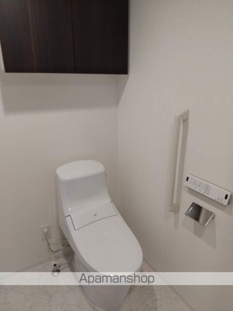 東京都中野区本町５丁目[1R/30.69m2]のトイレ