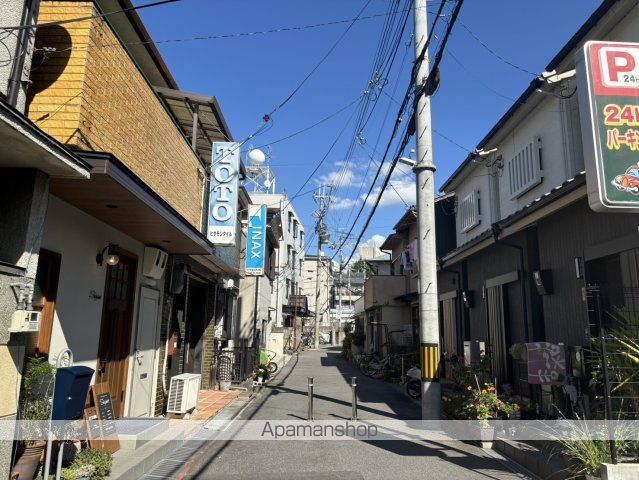 近鉄難波・奈良線 富雄駅 徒歩3分 2階建 築47年の玄関写真