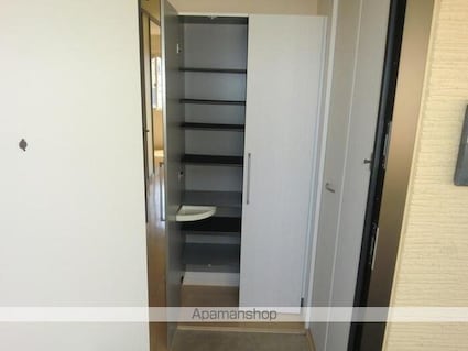 Ｔｉｎｙ　Ｃｏｕｒｔ（タイニーコート）[1LDK/33.39m2]の玄関