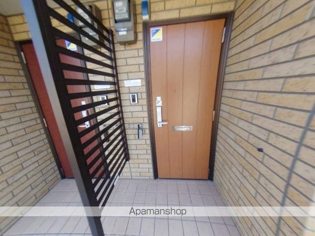 サンシャイン B棟の玄関写真