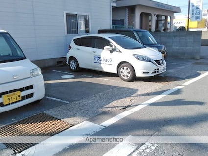 和歌山県和歌山市鳴神[2DK/38.8m2]の駐車場2