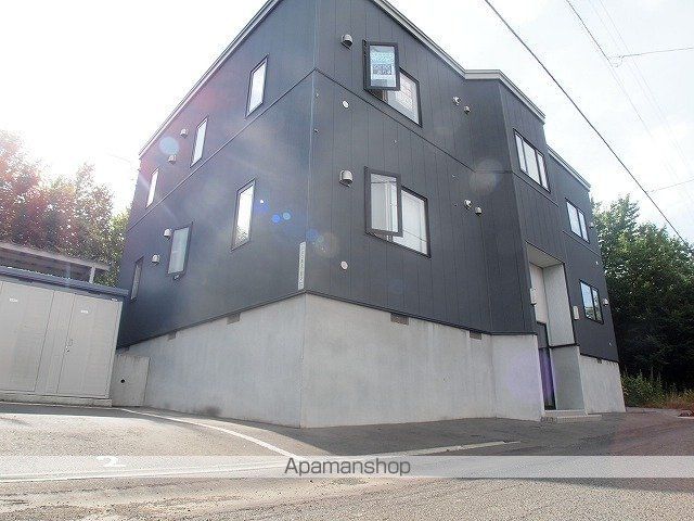 レフュージ川沿の外観写真