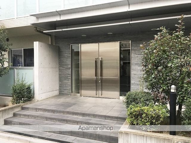 エスティメゾン高円寺の玄関写真