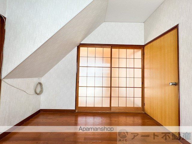 松山市 2階建 築44年の内装写真