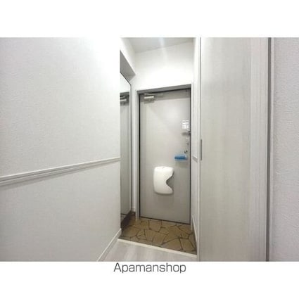 ＤＥ　ＤＯＭＯ　ＧＥＭＩＮＯＳ　２ｎｄ[1K/33m2]の玄関