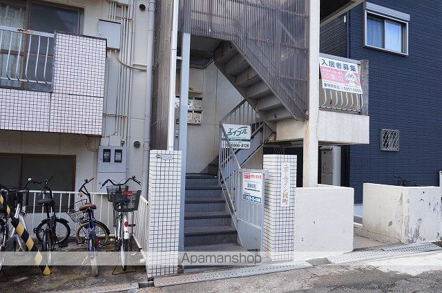 NK岡町の玄関写真