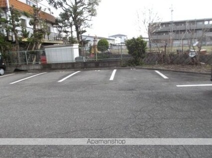 メゾンラシュレ　ＡＢ[3K/55.44m2]の駐車場