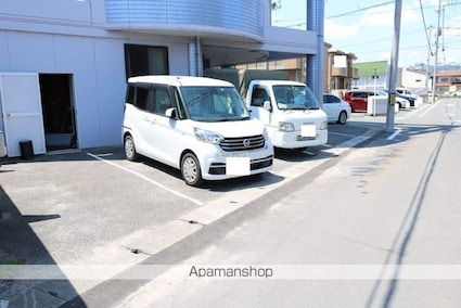 ノーブルマンション[1R/15.96m2]の駐車場