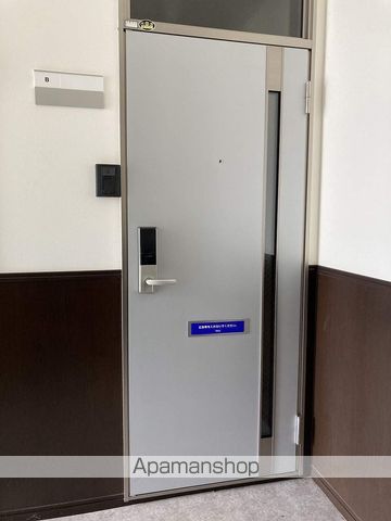 フラットピットの玄関写真