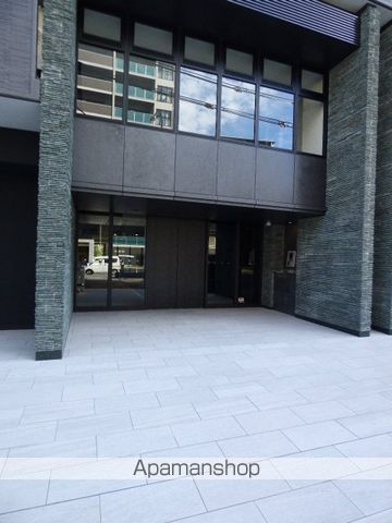 ESTEMCOURT新大阪XIIIニスタの玄関写真