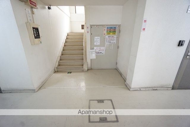 プラットホーム総持寺駅前の内装写真