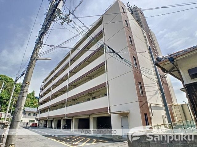 港山マンションの外観写真