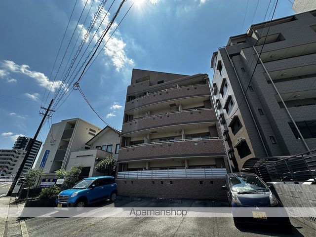 マンションリバーサイドの外観写真