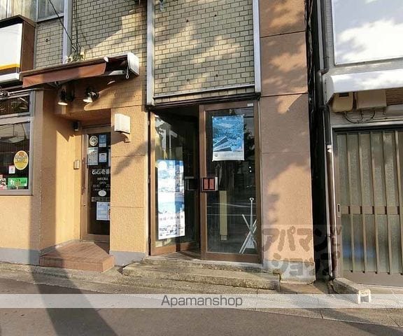 山内ビルの玄関写真