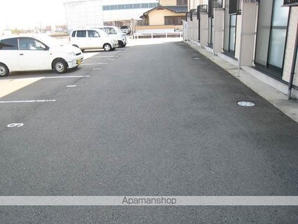 レオパレスおおとり[1K/23.18m2]の駐車場