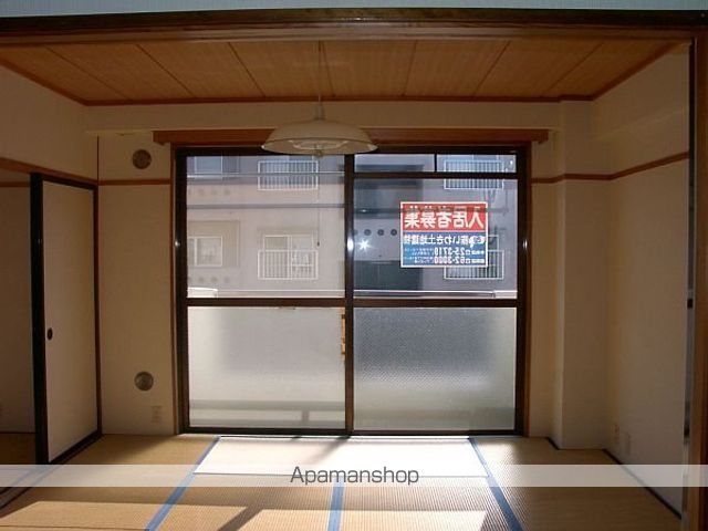 八百真マンション小島の内装写真