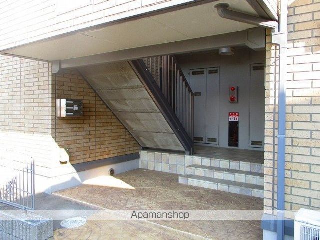 ガーデンコート Bの玄関写真