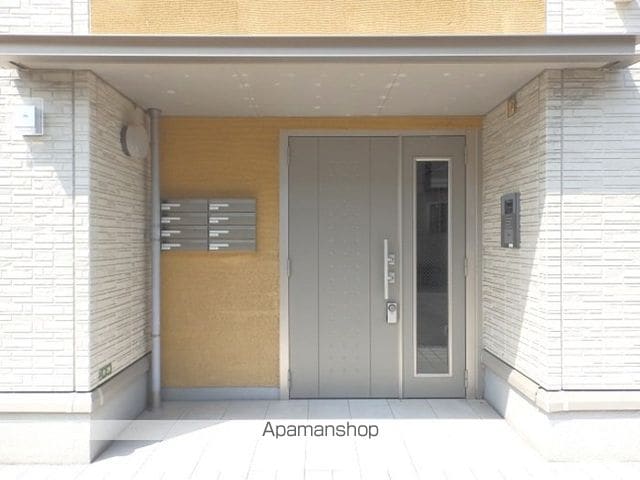 ブルートップ C棟の玄関写真