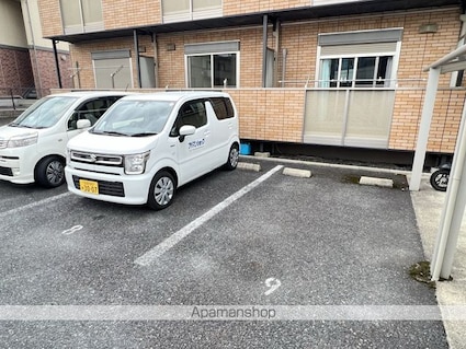 クローバーコート[1K/27m2]の駐車場1