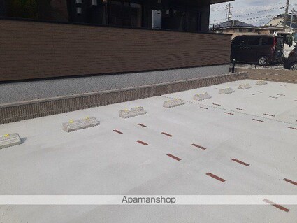 ローレルＥａｓｔ[1K/31.21m2]の駐車場