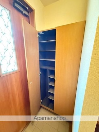 リビングタウン不来方　Ｄ[2LDK/65.21m2]の玄関