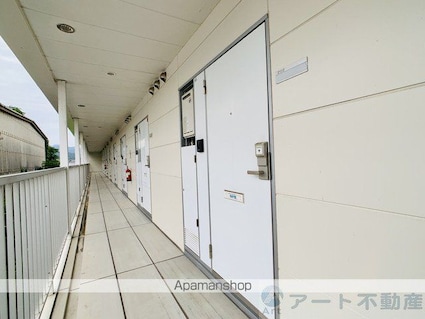 レオパレスアビタシオン[1K/23.18m2]のエントランス1