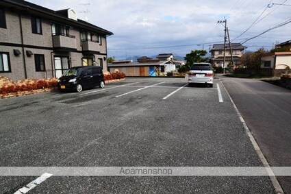 セジュールＧＲＥＥＮ[1R/35.3m2]の駐車場1