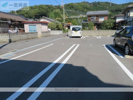 サム　ブランチ[1LDK/42.89m2]の駐車場1