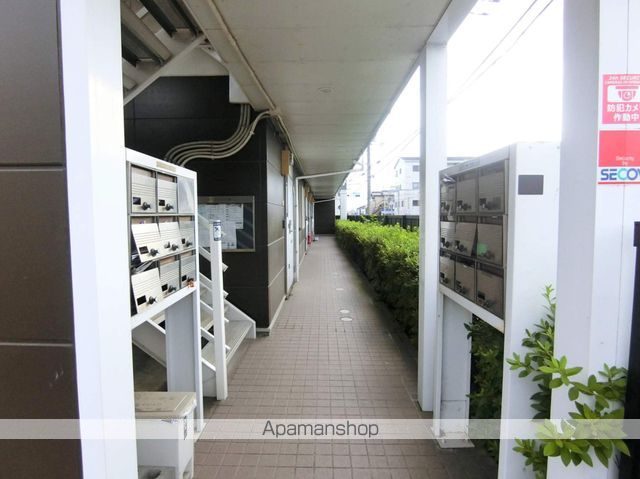 レオパレスプランタン参番館の玄関写真