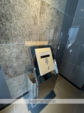 プレサンスSAKAEフロントの玄関写真