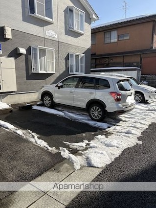 旭ルーミー天童１８号館[2DK/46.58m2]の駐車場