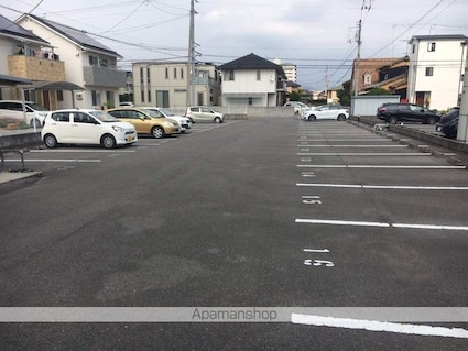 レオパレスリブェール[1K/26.08m2]の駐車場