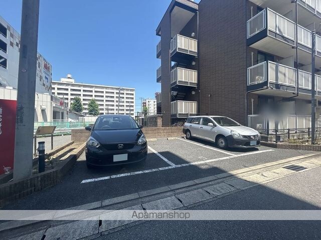 レオパレスクローバー[1K/19.87m2]の駐車場2