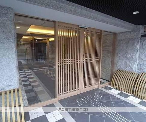 プレサンス京大前の玄関写真