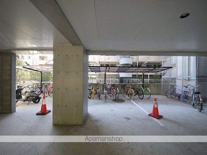 コア・パレス[1K/21.8m2]の駐車場