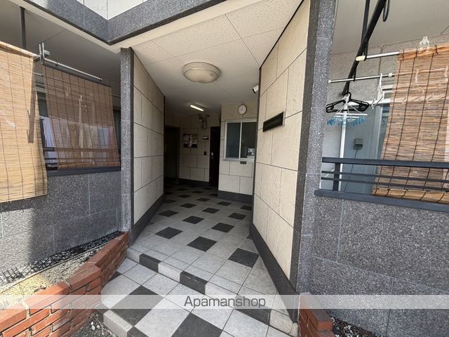 山本マンションの玄関写真