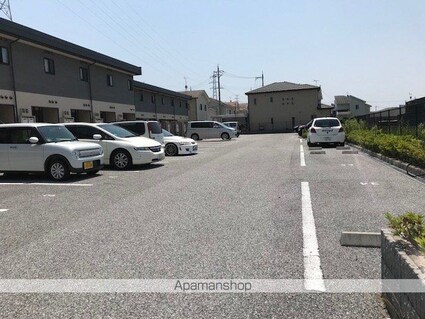 レオパレス彦根[1K/28.02m2]の駐車場2