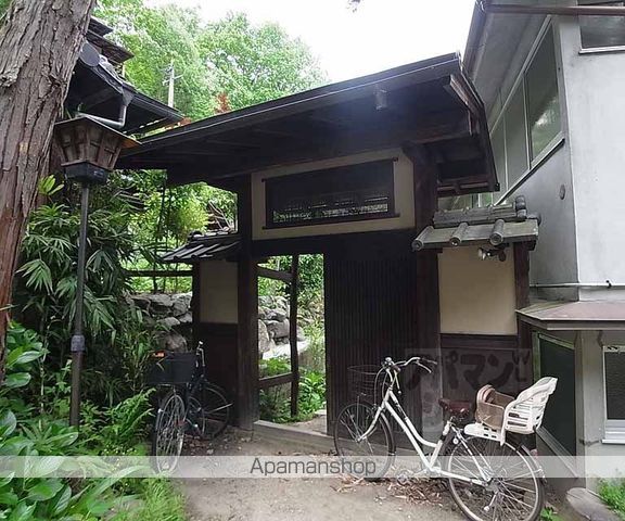 上賀茂狭間町貸家17-16の玄関写真