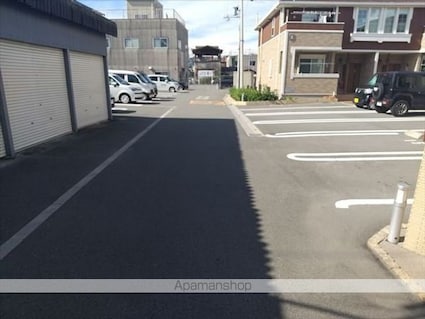 メゾン桜坂Ⅰ[1LDK/45.82m2]の駐車場1