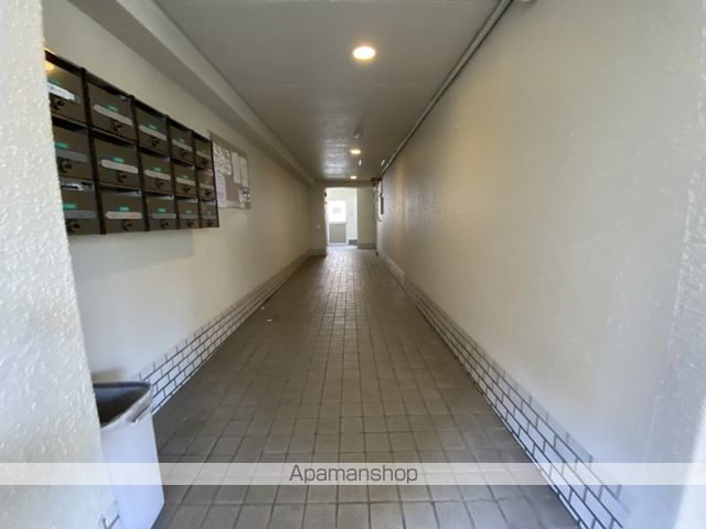 シャルル新大阪の玄関写真