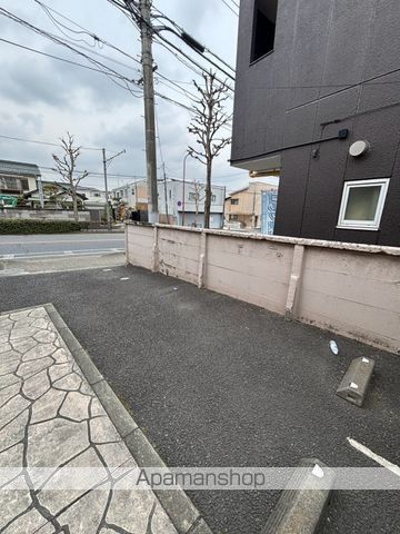 ベルグラース[1R/32.9m2]の駐車場