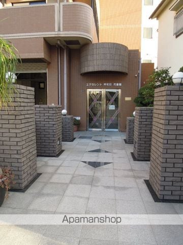 グロース・エレガント岸和田弐番館の玄関写真