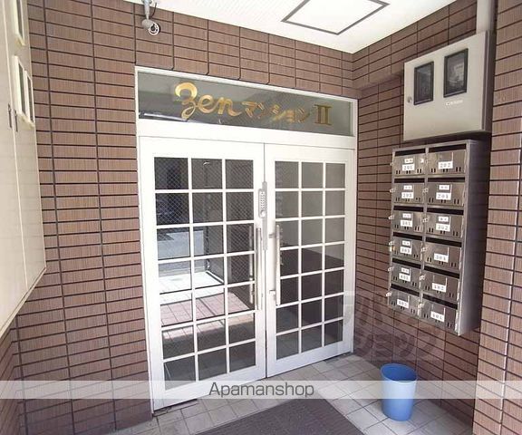 ZENマンションIIの玄関写真