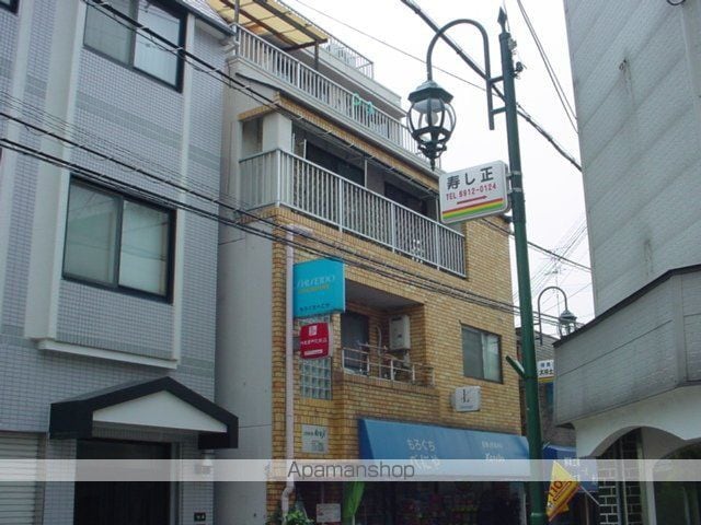 スリーハイツの外観写真