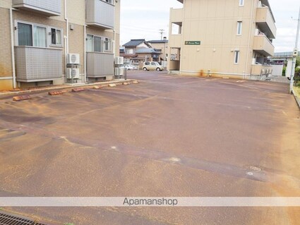 ルーナ・クレシェンテ[1K/33.79m2]の駐車場