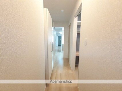 ＤｅａｒＣｏｕｒｔⅢ[1R/34.15m2]の玄関