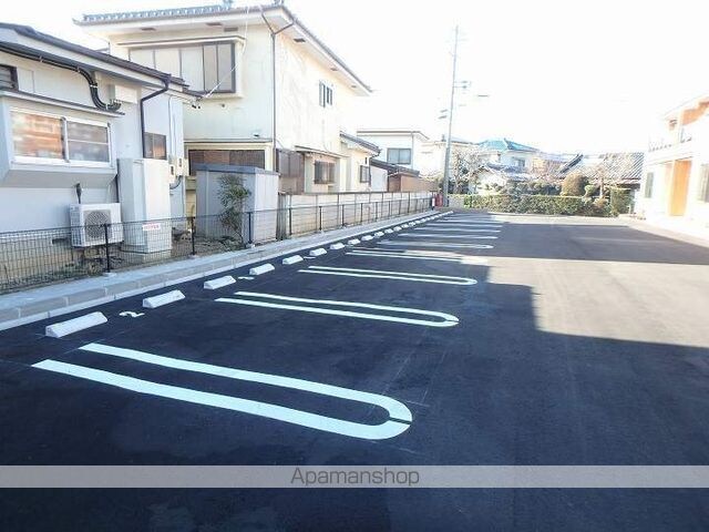 ミルクロワール　Ⅰ[2LDK/54.85m2]の駐車場2