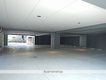 Ｋ－クレスト西新町[1K/29.99m2]の駐車場3